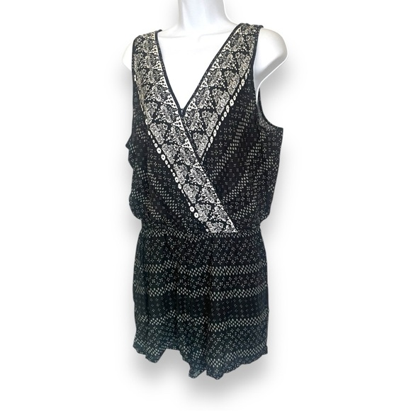 Mossimo Supply Co. Black & White V-Neck Floral Print Romper • Summer Coverup - Picture 1 of 10